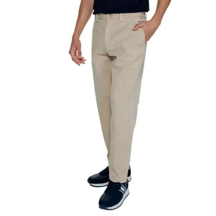 Beige khaki pants with dark sneakers in Tommy Hilfiger Jeans Men Trousers collection