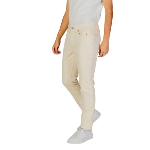 Beige slim-fit pants with standard pockets and belt loops from Jeckerson for men