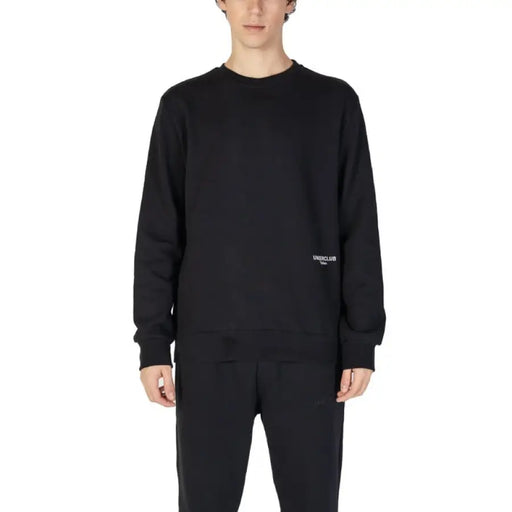 Black crewneck sweatshirt with minimal branding from Underclub for men, made of cotton