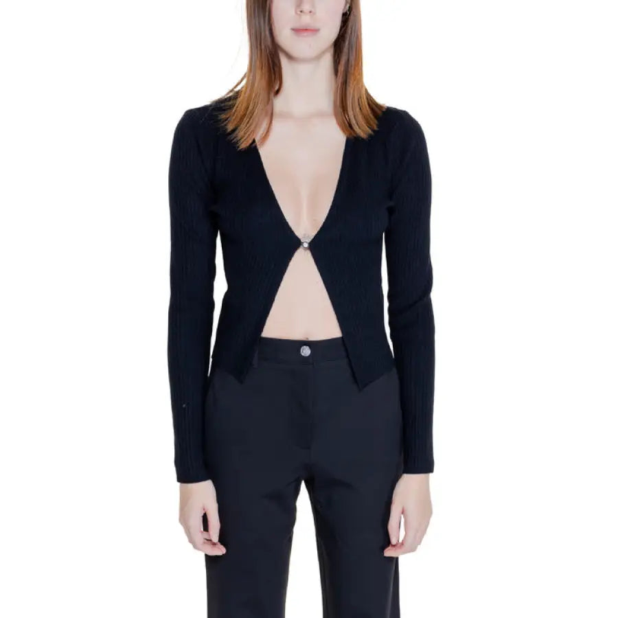 Black cropped V-neck cardigan with single clasp, from Morgan De Toi Women’s Knitwear
