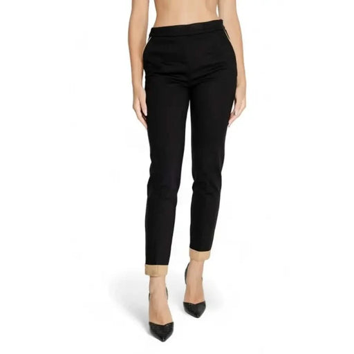 Black cropped dress pants with cuffed ankles and pointed heels by Alviero Martini Prima Classe