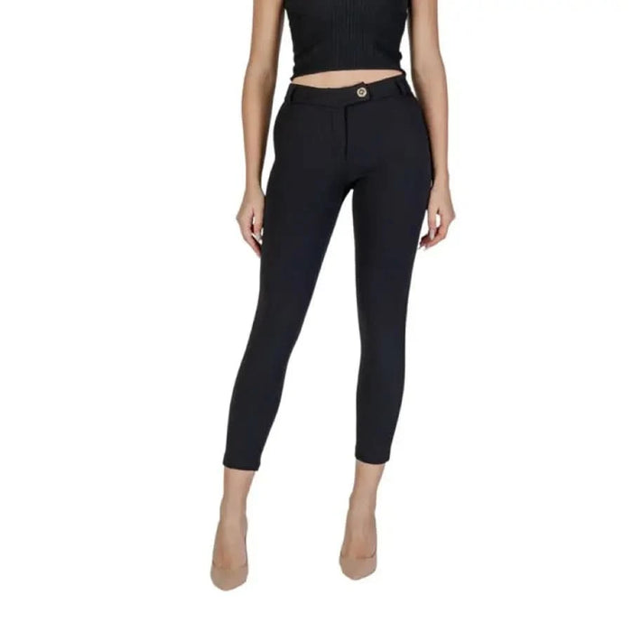 Black cropped skinny pants with high waist from Rinascimento featuring pockets