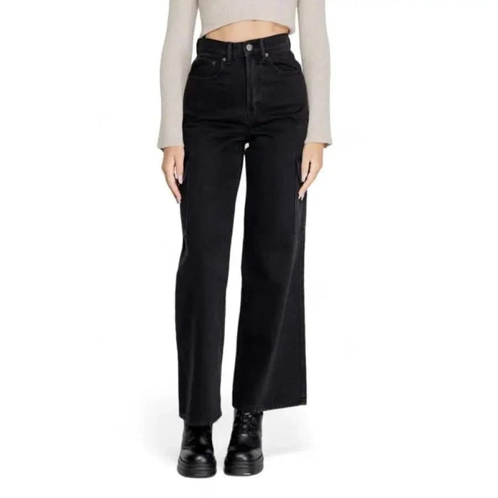 Black high-waisted wide-leg jeans from Only Women Jeans, perfect for stylish casual wear