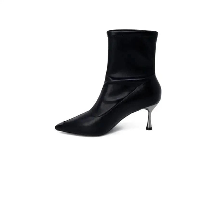 Black leather stiletto ankle boot with pointed toe from Cult Women Boots collection