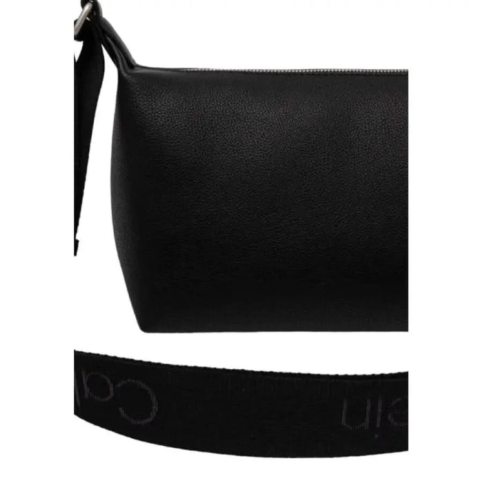 Elegant black leather handbag with shoulder strap from Calvin Klein Jeans Men Bag