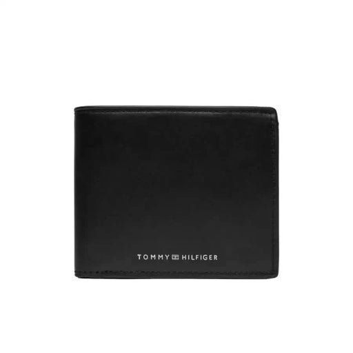 Black leather wallet with Tommy Hilfiger logo, ideal for Tommy Hilfiger men