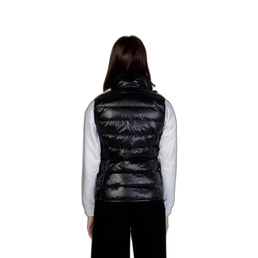 Blauer Women Jacket: Black puffy vest over white long-sleeved shirt, stylish and warm