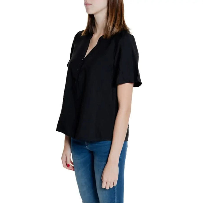 Jacqueline De Yong black short-sleeved v-neck blouse for women