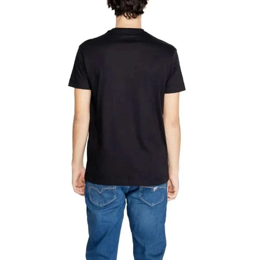 Black short-sleeved Alviero Martini Prima Classe T-shirt showcased from the back