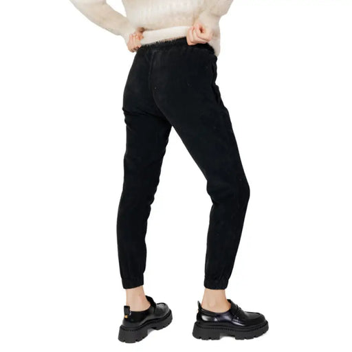 Black skinny jeans paired with chunky black sneakers from Hanny Deep Women Trousers