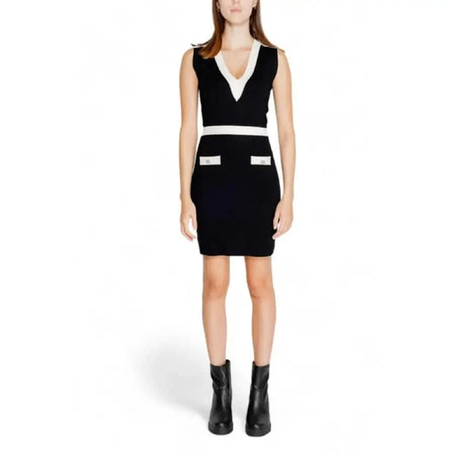 Black sleeveless dress with white trim and contrasting pockets by Morgan De Toi