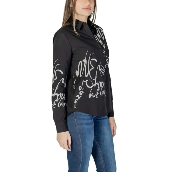 Black turtleneck sweater featuring white abstract script design from Desigual Women’s collection