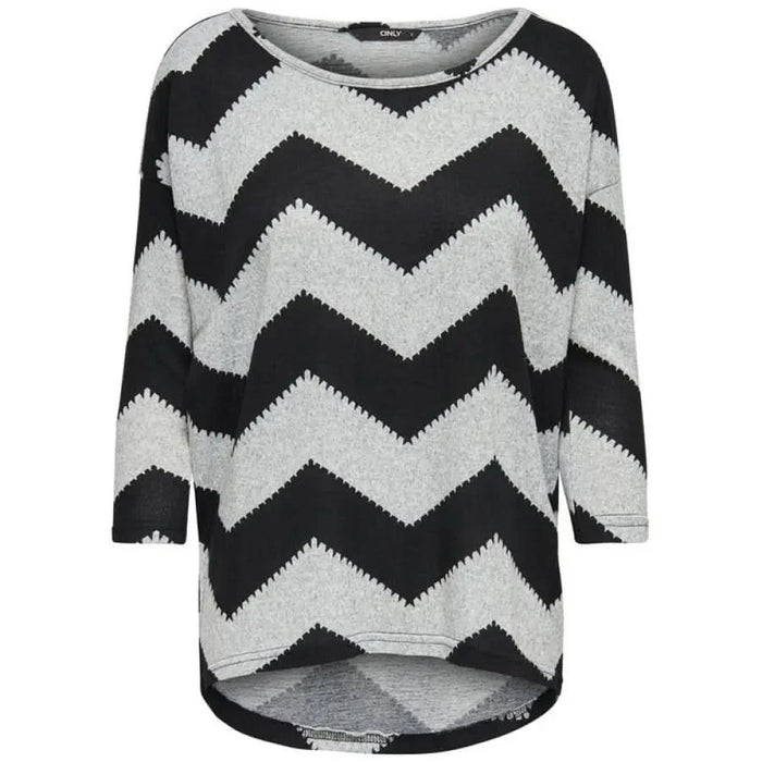 Black and white chevron patterned snug-fit sweater with three-quarter length sleeves