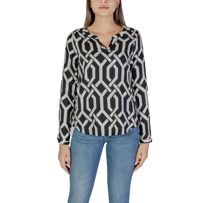 Black and white geometric blouse with long sleeves and v-neckline from Street One