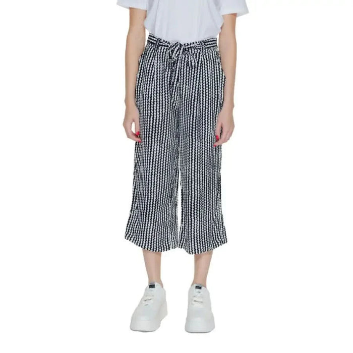 Black and white patterned wide-leg cropped pants with drawstring waist - Only Women Trousers