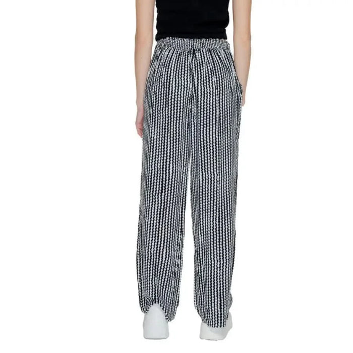 Only Women Trousers - Black and white striped wide-leg pants with elastic waistband