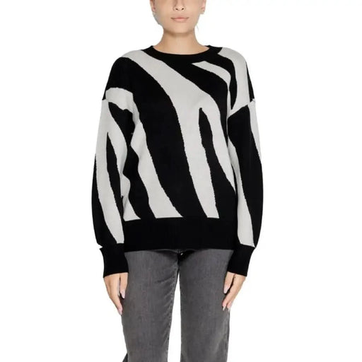 Black and white zebra-striped crew neck sweater by Vero Moda for women