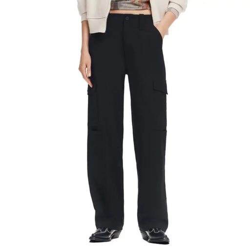 Black wide-leg cargo pants with side pockets from Desigual Women Trousers collection