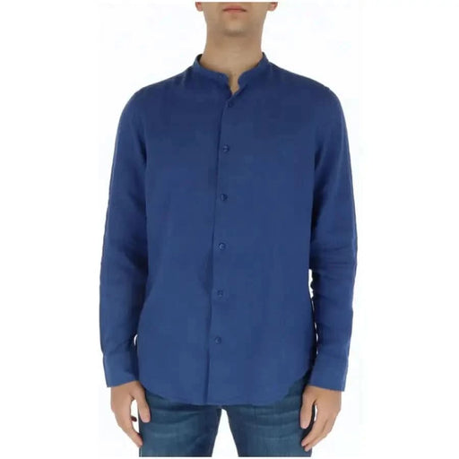 Blue button-up shirt with mandarin collar from Brian Brome Men’s collection