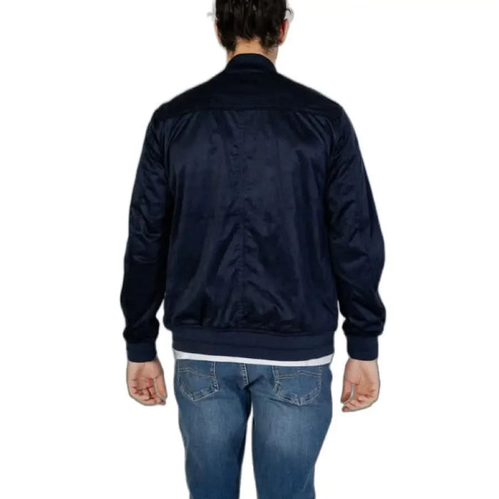 Hamaki-ho men’s navy bomber jacket showcasing urban city style fashion