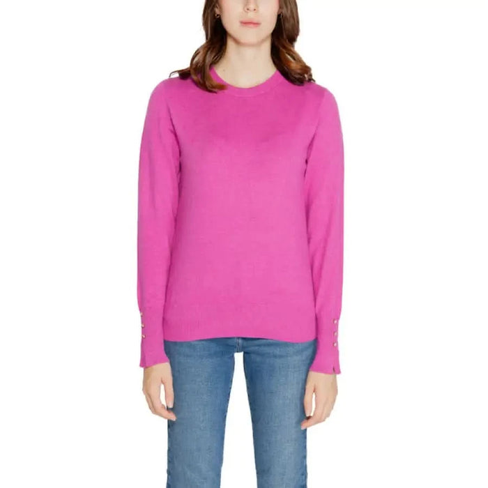 Bright pink long-sleeved sweater paired with blue jeans from Jacqueline De Yong Knitwear