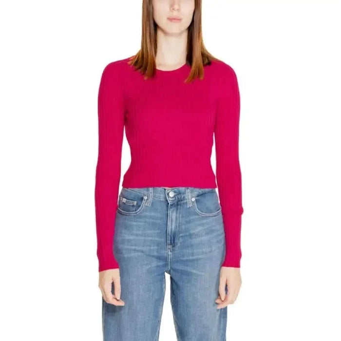 Stylish bright pink crop top with blue jeans - Only Women’s Knitwear Collection