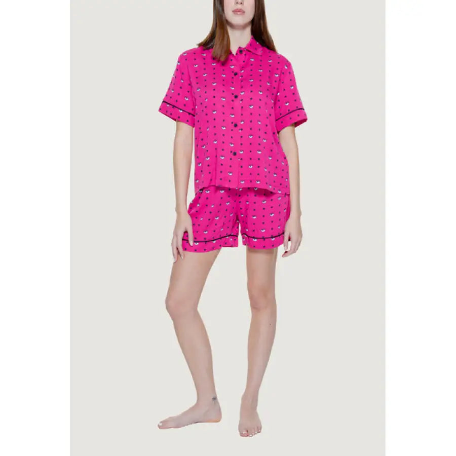 Bright pink pajama set with short sleeves and shorts, from Chiara Ferragni Women Underwear