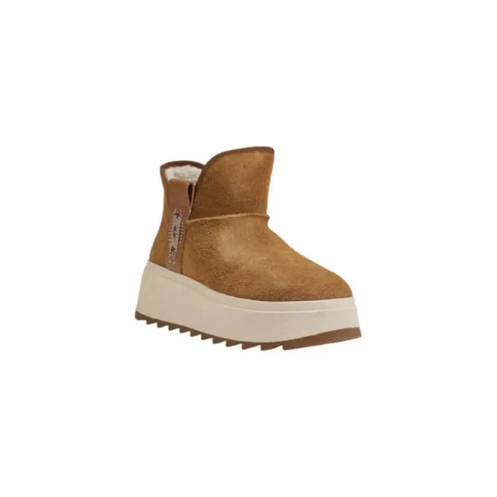 Brown suede platform boot featured with Ash Women’s Camel Leather Slip-On Flats