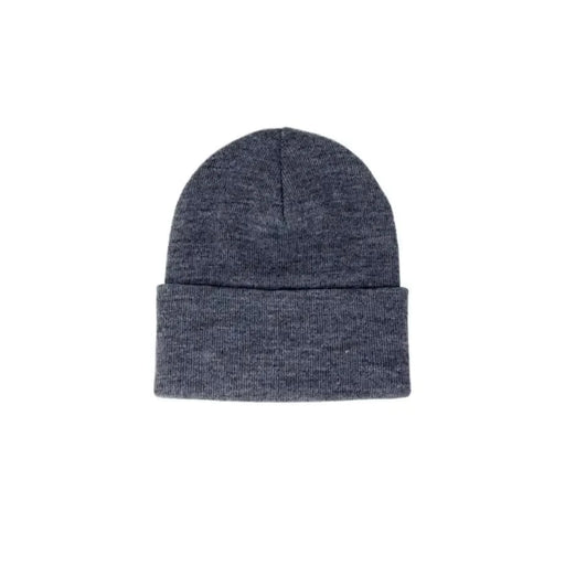 Levi’s men cap in navy, Cash Cash beanie showcasing urban style clothing