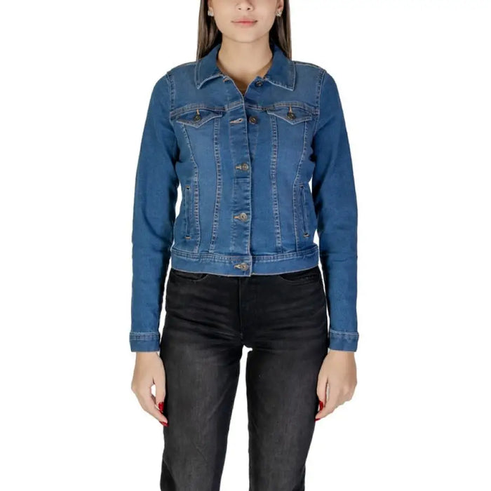 Classic blue denim jacket featuring button front closure and chest pockets Ichi Women Blazer