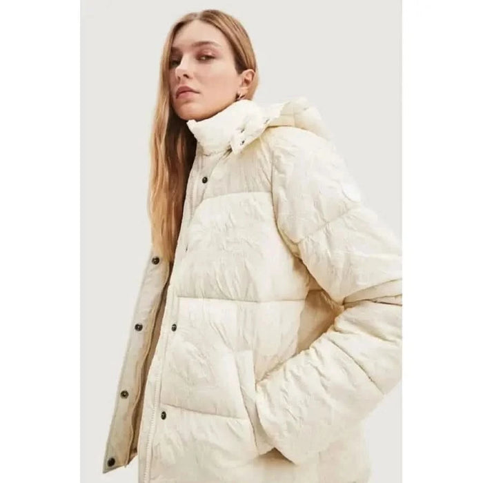 Cream-colored puffer jacket with high collar and button closure by Desigual