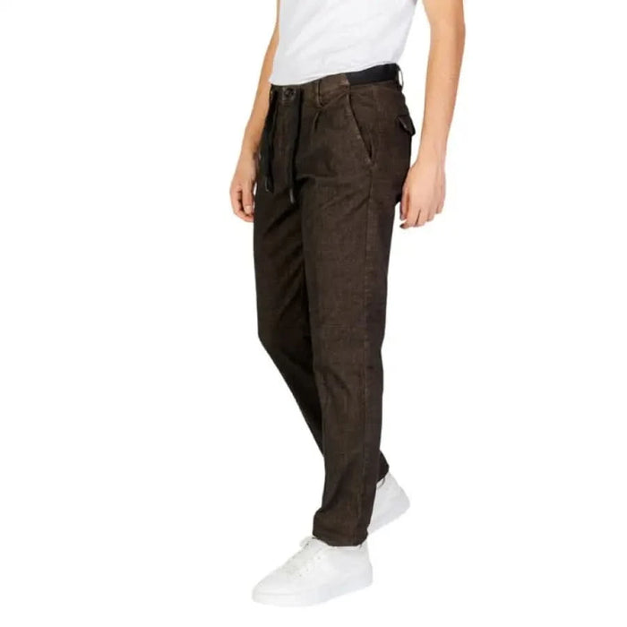 Dark brown Hamaki-ho men trousers with side pockets and drawstring waist