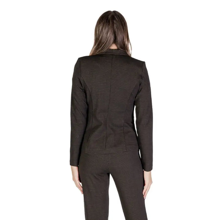 Dark brown fitted blazer back view from Ichi Women Blazer collection