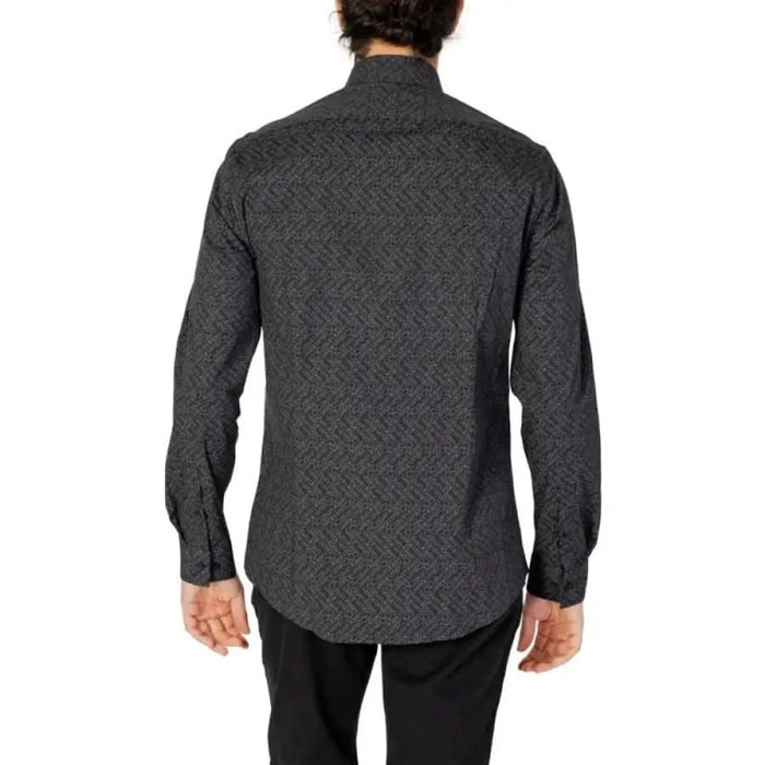 Calvin Klein Men’s dark gray herringbone long-sleeved shirt viewed from behind