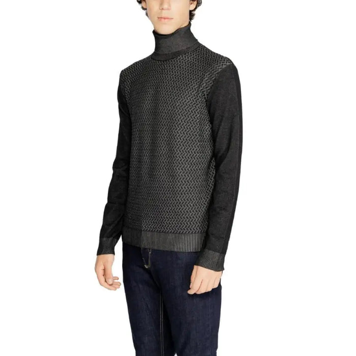 Dark gray Hamaki-ho Men’s Turtleneck Sweater with textured knit pattern