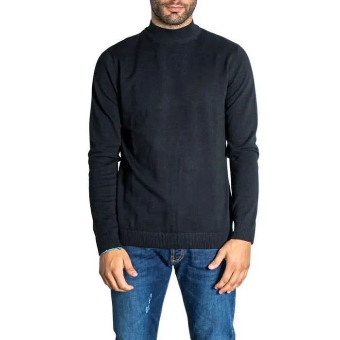 Dark navy turtleneck sweater paired with jeans from Jack & Jones Men Knitwear