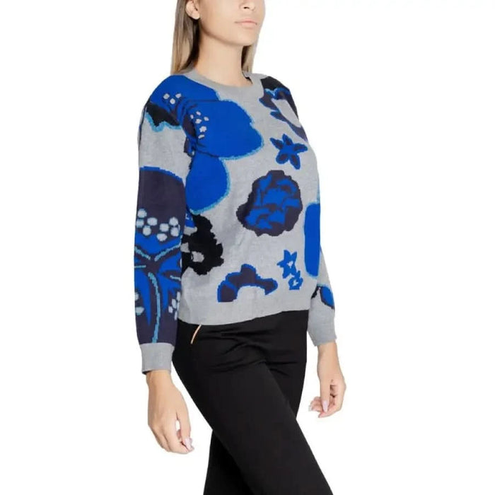 Floral patterned blue and gray sweater worn by a model from Desigual Women Knitwear