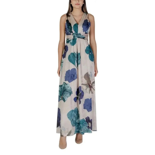 Floral print maxi dress featuring a green sleeveless V-neck design by Rinascimento