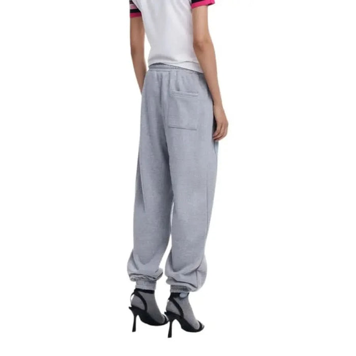 Gray sweatpants with elastic cuffs paired with Desigual Blue Women’s Slip-On Jeans