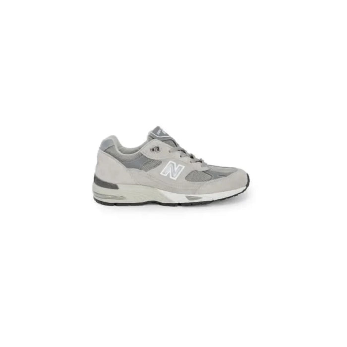 Gray and white New Balance women sneakers with chunky sole, perfect for stylish comfort