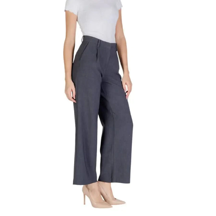 Gray wide-leg dress pants with pleated waist from Jacqueline De Yong Women Trousers