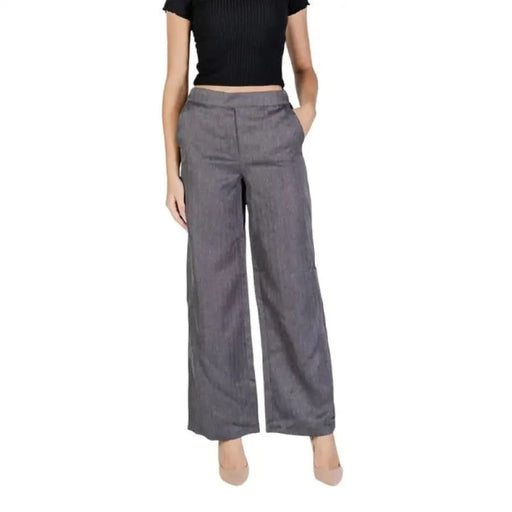 Gray wide-leg dress pants with side pockets from Jacqueline De Yong Women Trousers