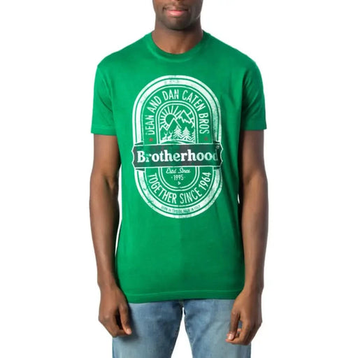 Green Dsquared Men T-Shirt with ’Brotherhood’ logo design featuring mountains and trees