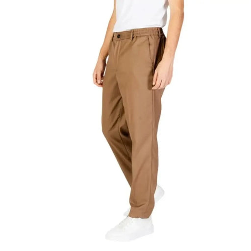 Khaki casual chino pants with side pockets from Hamaki-ho Men Trousers collection