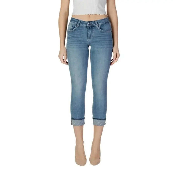 Light blue cuffed capri jeans from Liu Jo for Women’s Spring/Summer collection