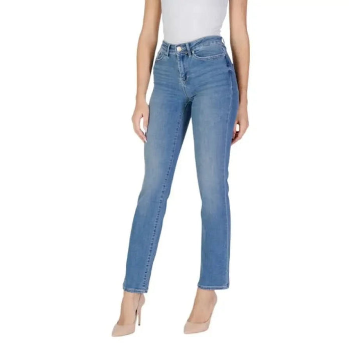 Light blue straight-leg denim jeans with classic five-pocket design from Vero Moda