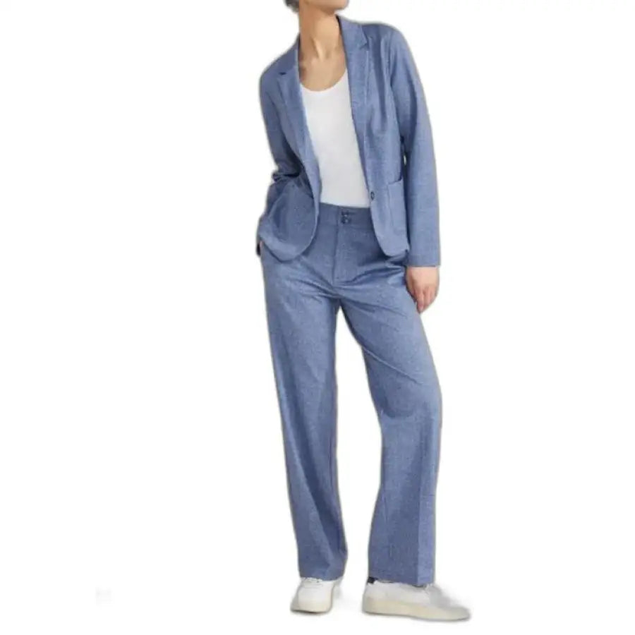 Light blue women’s pantsuit with white undershirt and sneakers from Street One Blazer
