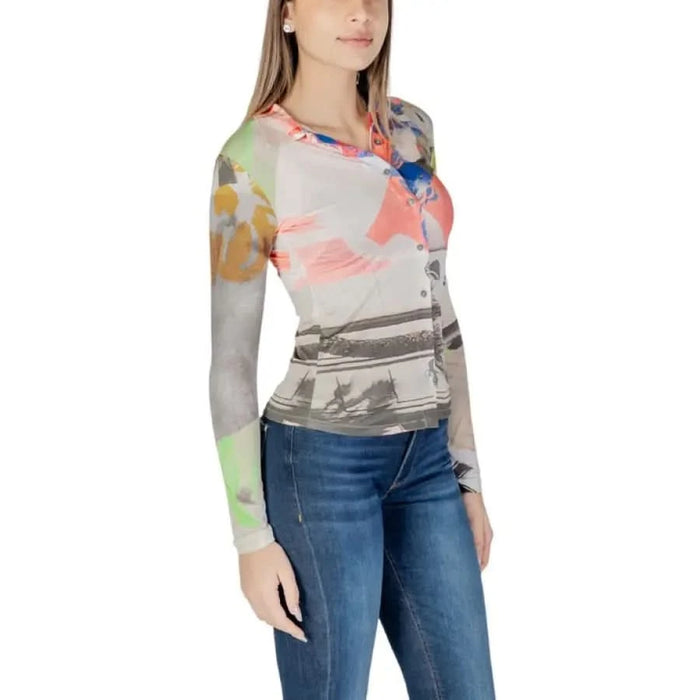 Long-sleeved fitted Desigual top featuring abstract watercolor print in coral and gray