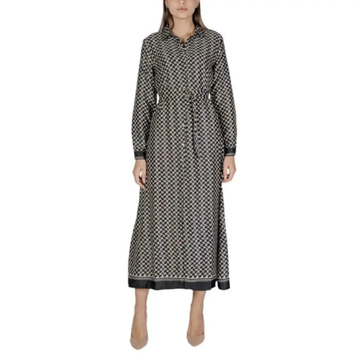 Long-sleeved maxi dress with geometric print and belted waist by Only Women Dress