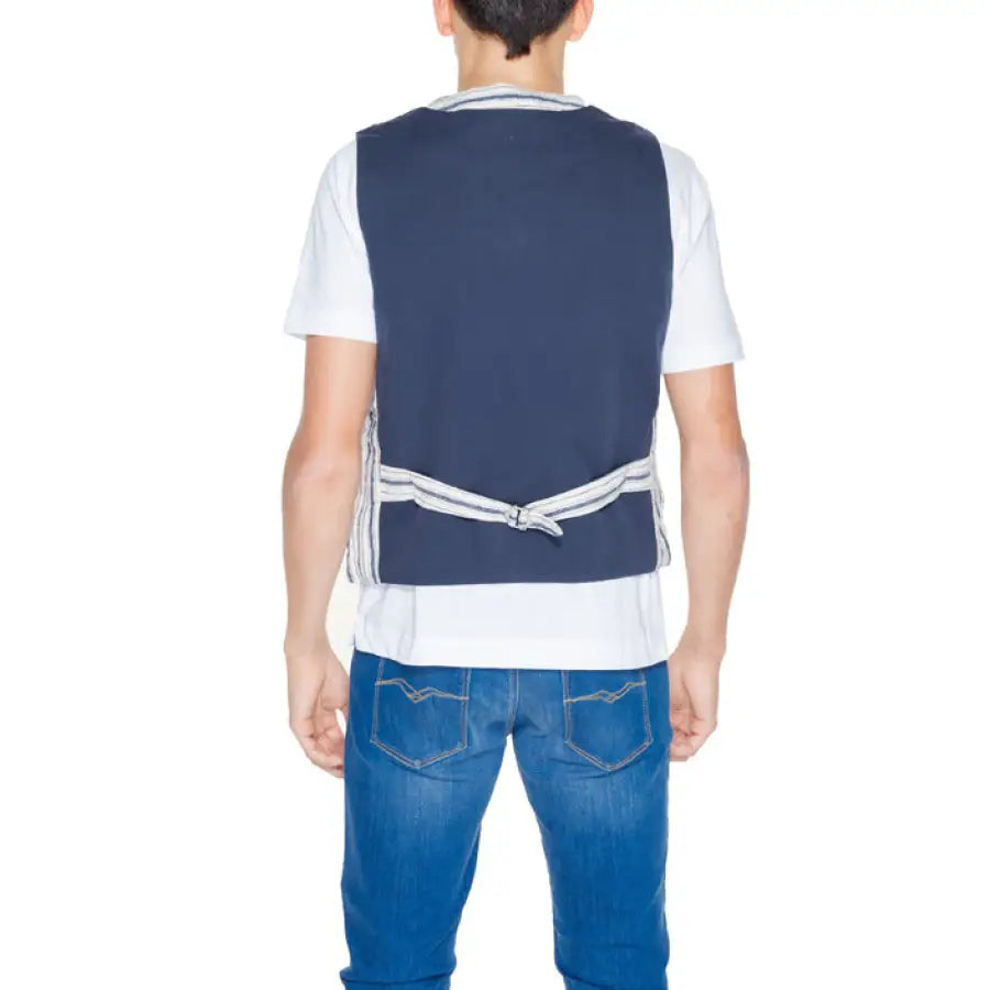 A man wearing a Gianni Lupo blue vest, featured in the Gianni Lupo Men Gilet collection